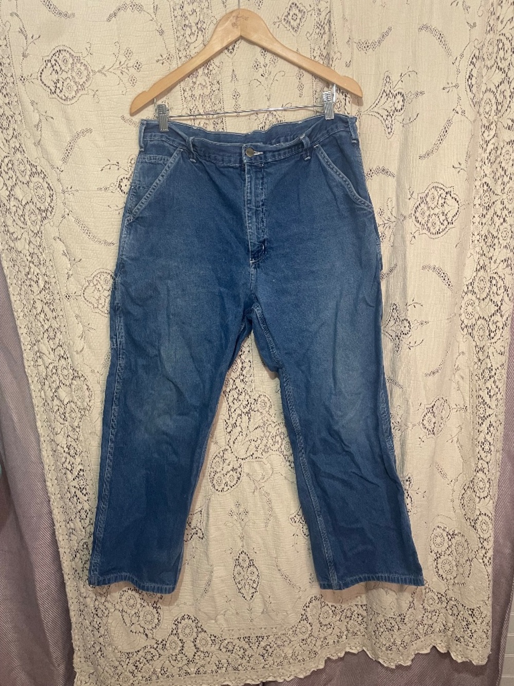Carharrt: medium wash Carpenter jeans 36-30